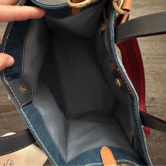 Like new Coach denim medium sizes field tote crossbody bag - Picture 6 of 8